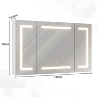 DE.SIKAIC Medizinschrank Weiß / Modern / Metall Spiegelschrank Bad mit LED Beleuchtung und Steckdose 100x60x13,5 cm