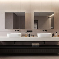 DE.SIKAIC Hängeschränke Weiß / Holzwerkstoff / Modern Spiegelschrank Bad mit 3 Türen Spiegel und Verstellbarem Regal 70x60x16cm Weiß