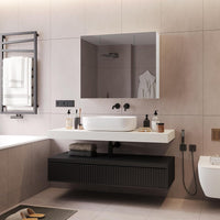 DE.SIKAIC Hängeschränke Weiß / Holzwerkstoff / Modern Spiegelschrank Bad mit 3 Türen Spiegel und Verstellbarem Regal 70x60x16cm Weiß